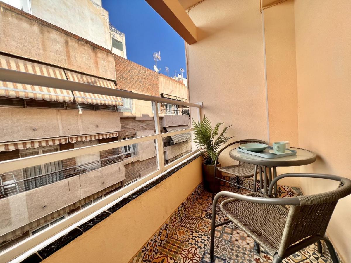 Downtown Apartment By United Renters อาลิกันเต ภายนอก รูปภาพ